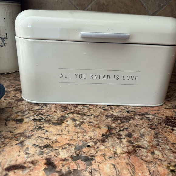 Bread storage - Picture 2 of 2